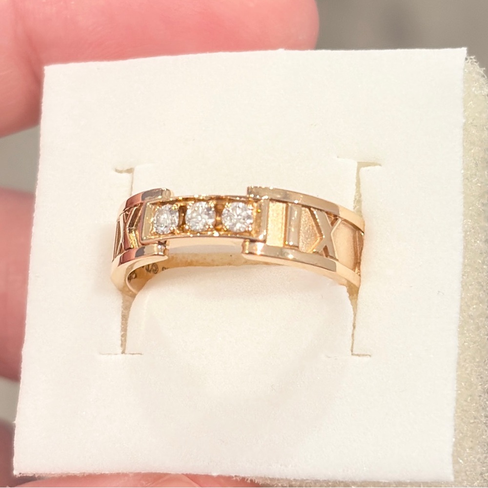 18K Tiffany Atlas Diamond Ring, 750 Rose Gold, Roman Numerals, Size 6 - Picture 9 of 15